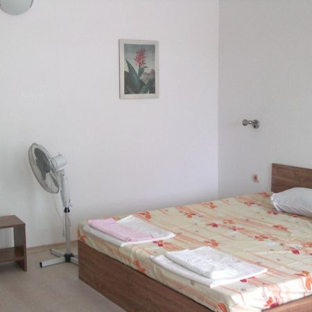 Hotel Neven Primorsko Bagian luar foto