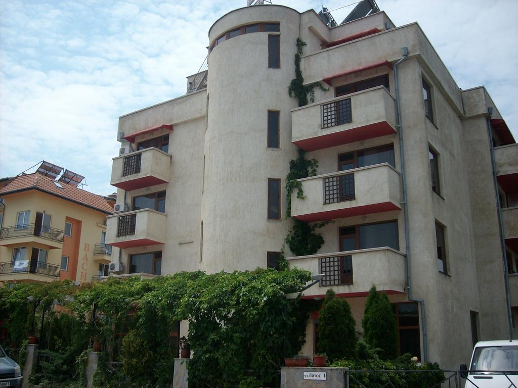 Hotel Neven Primorsko Bagian luar foto