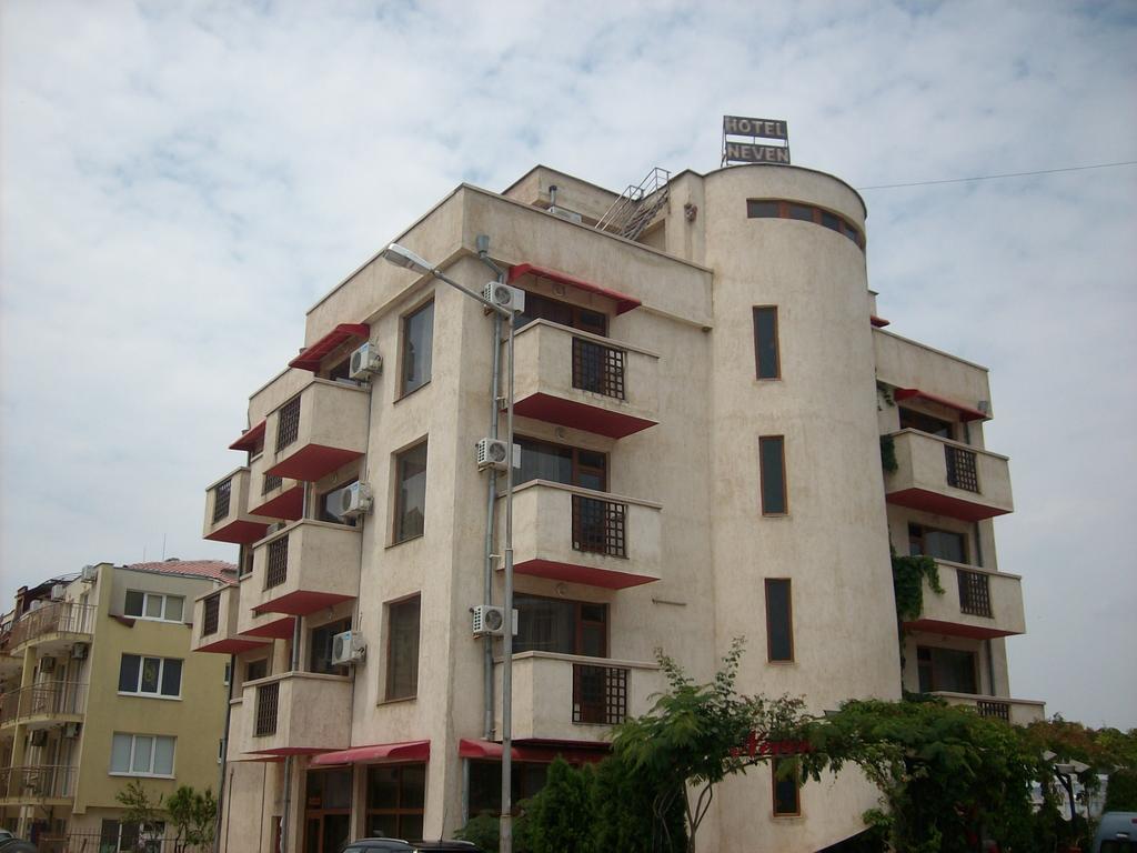 Hotel Neven Primorsko Bagian luar foto