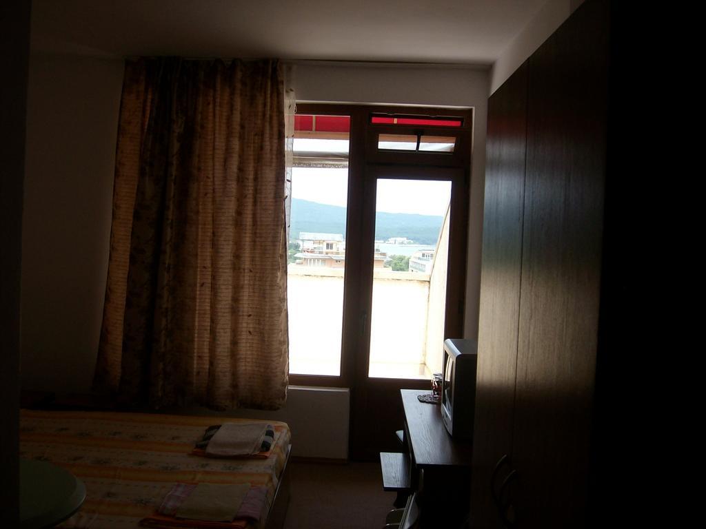 Hotel Neven Primorsko Bagian luar foto