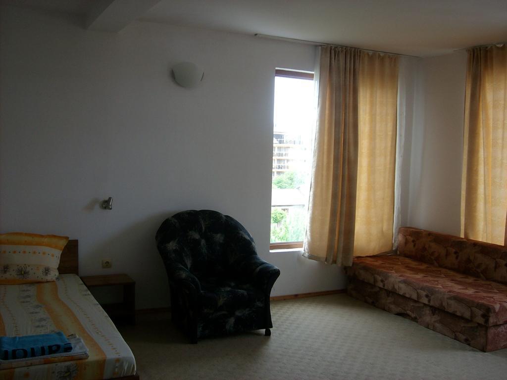Hotel Neven Primorsko Bagian luar foto