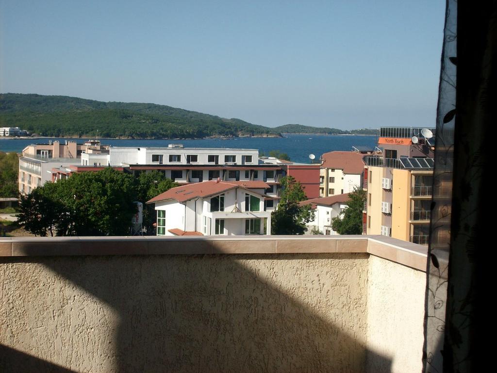 Hotel Neven Primorsko Bagian luar foto