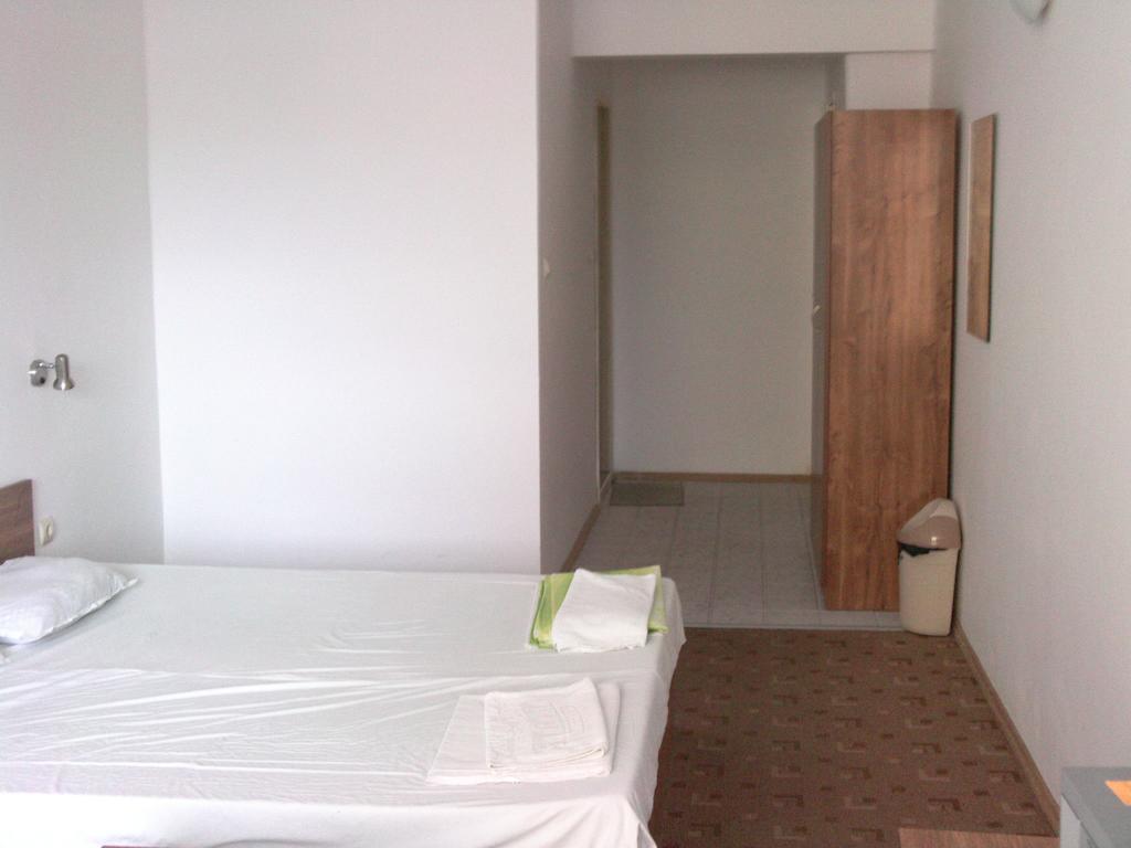 Hotel Neven Primorsko Bagian luar foto