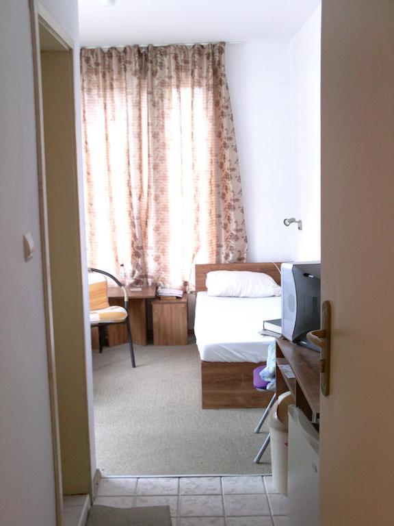 Hotel Neven Primorsko Bagian luar foto