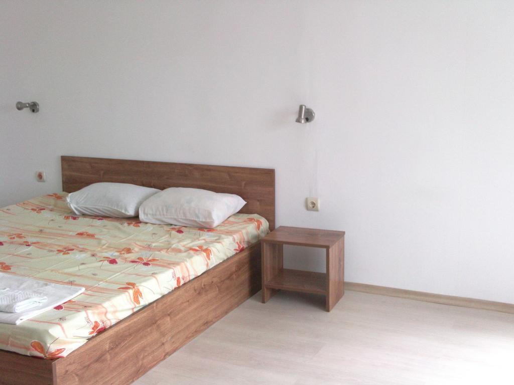 Hotel Neven Primorsko Bagian luar foto