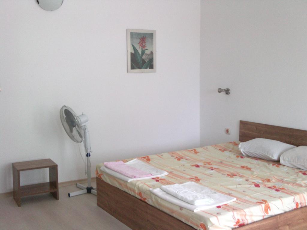 Hotel Neven Primorsko Bagian luar foto
