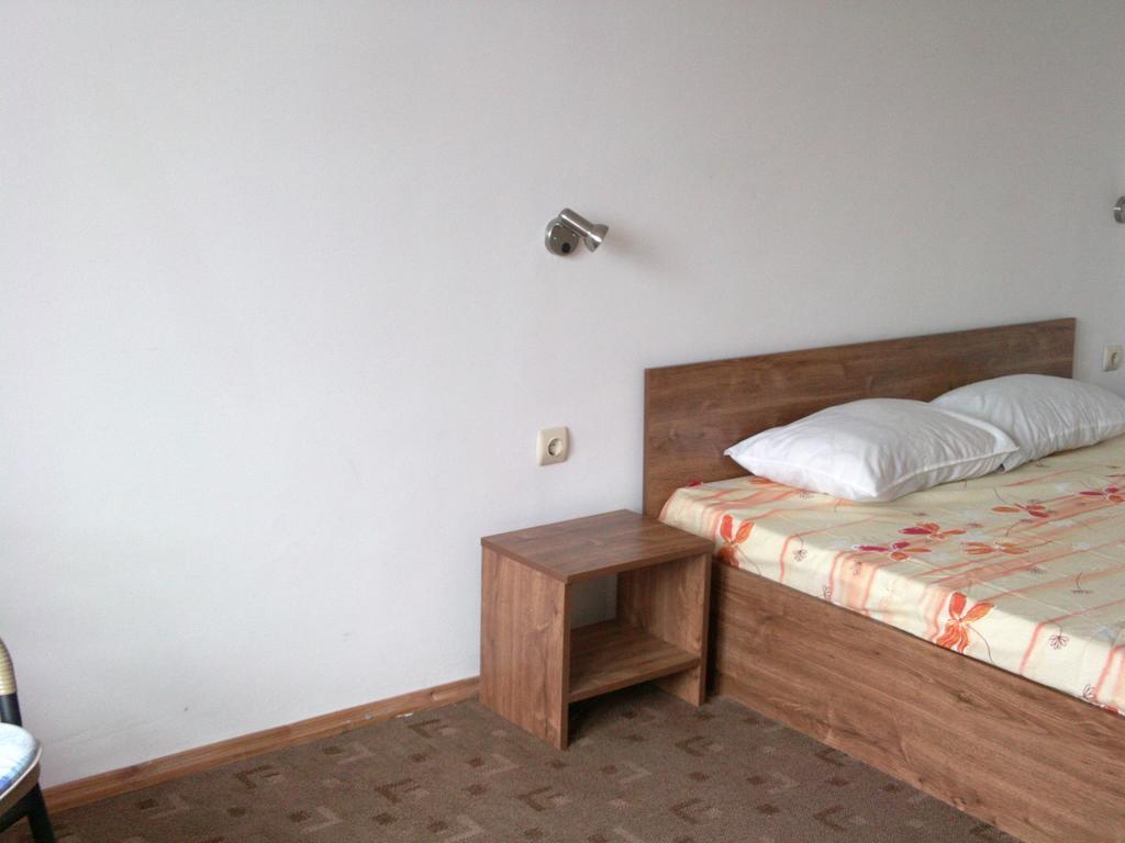Hotel Neven Primorsko Bagian luar foto