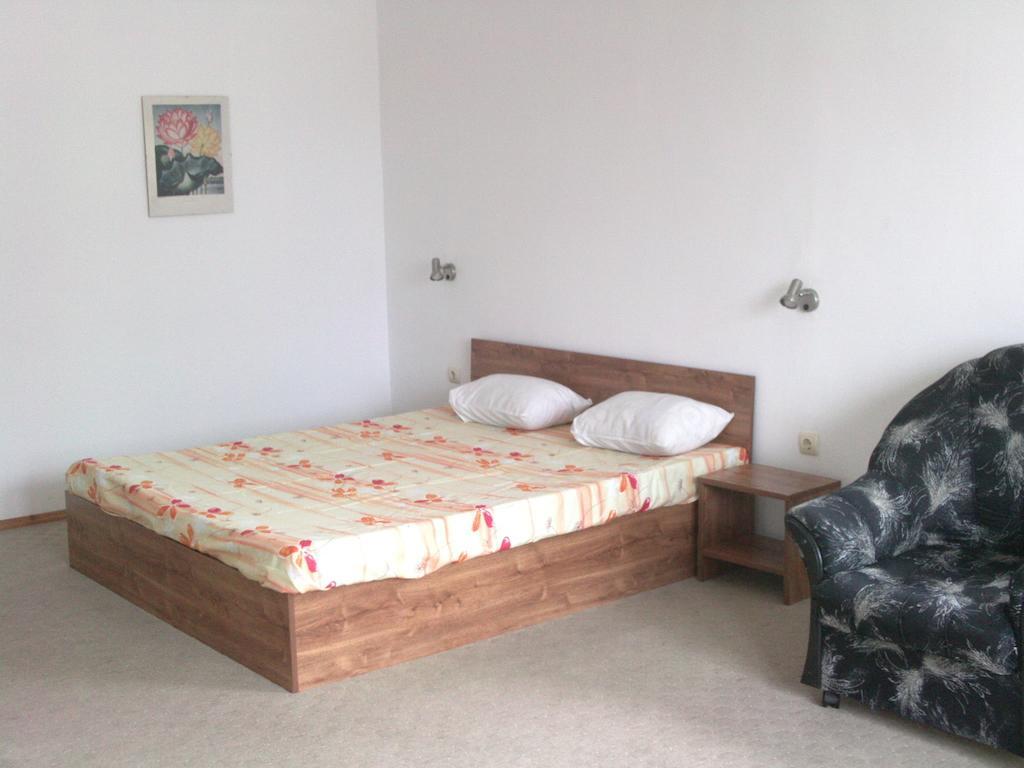 Hotel Neven Primorsko Bagian luar foto